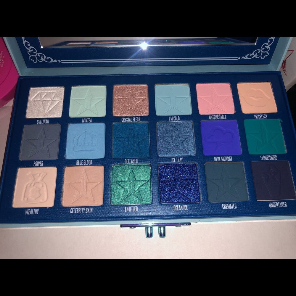 Jeffree star blue blood I already have this pallet